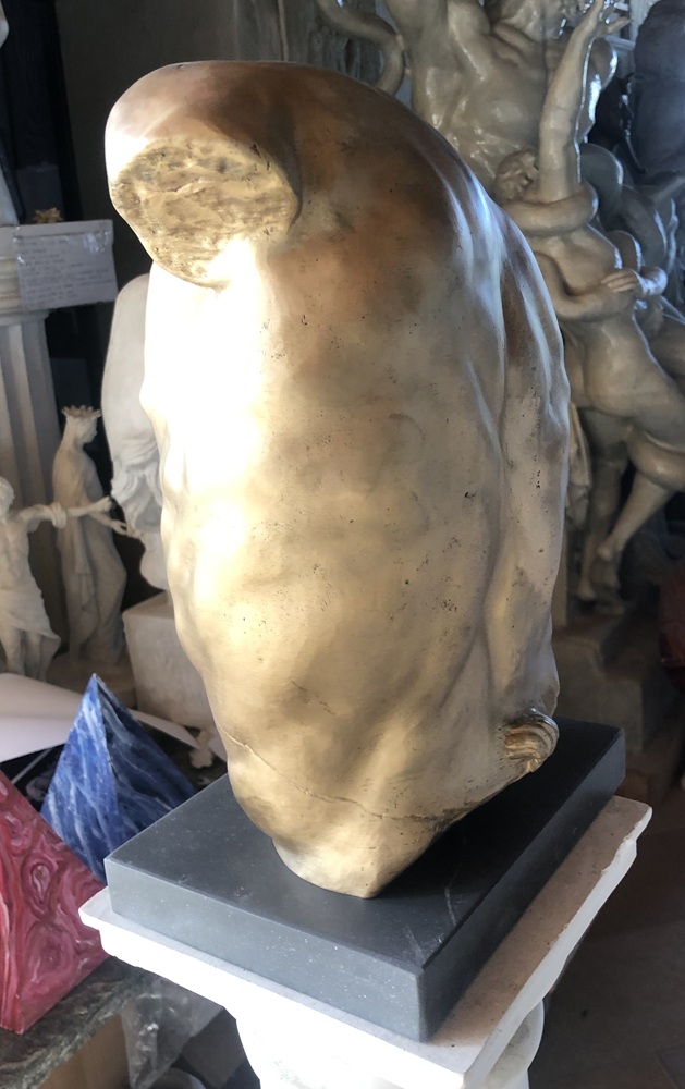 Dettaglio scultura Torso su basetta