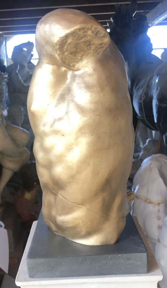 Dettaglio scultura Torso su basetta